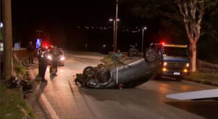 Carro capotou na BR-356