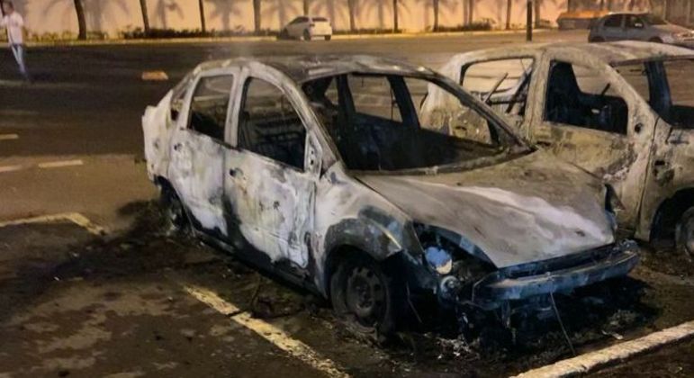 Carro do estudante Gabriel Marques, que foi queimado durante atos de vandalismo no DF
