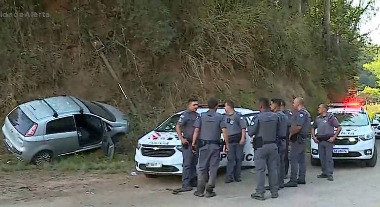 Carro em que PM era levado por criminosos foi perseguido pela polícia