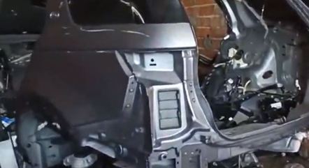 Carro do cantor foi encontrado desmanchado