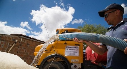 Operação Carro-Pipa é suspensa em vários Estados