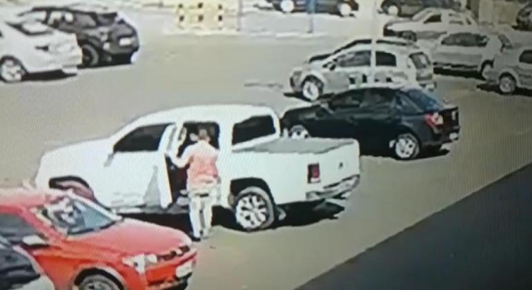 Imagens do carro usado para o sequestro do empresário Daniel Carvalho
