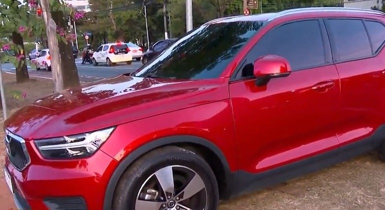 Carro Volvo usado em roubo