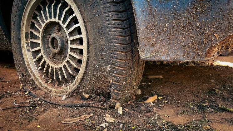 Carros são abandonados em estacionamentos na Asa Sul, no Distrito Federal