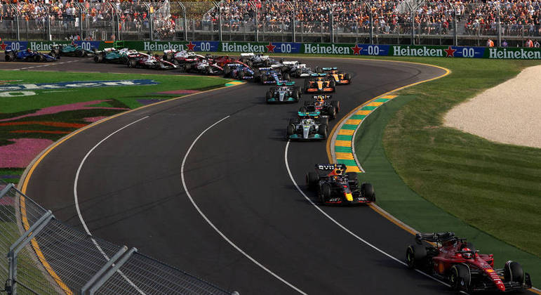 Max Verstappen, da Red Bull, foi bicampeão em 2022; Charles Leclerc, da Ferrari, foi o segundo colocado
