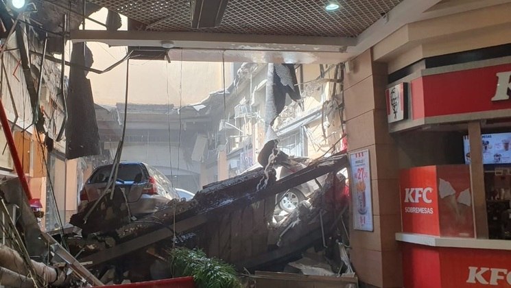 Carros despencaram junto com parte do teto do Osasco Plaza Shopping