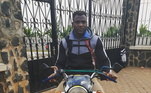 Nascido em Camarões, Ngannou faz questão de lembrar das origens humildes. Anos depois, a modesta motocicleta deu lugar a diversos carrões