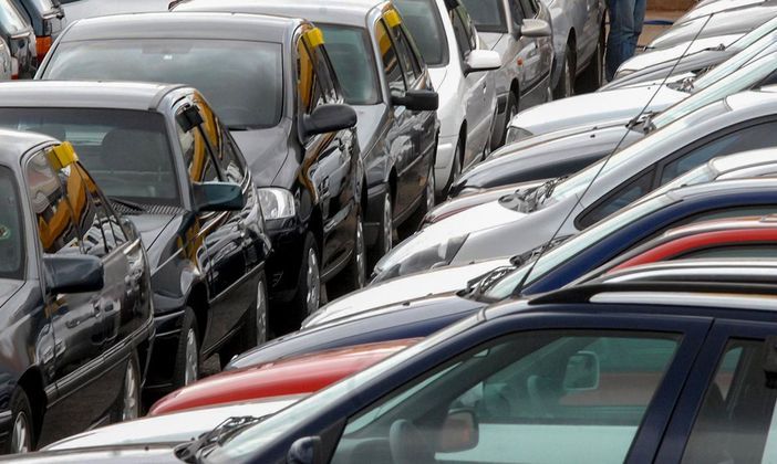 Carros novos estacionados no pátio de uma montadora. Marcello Casal Jr. / Agência Brasil