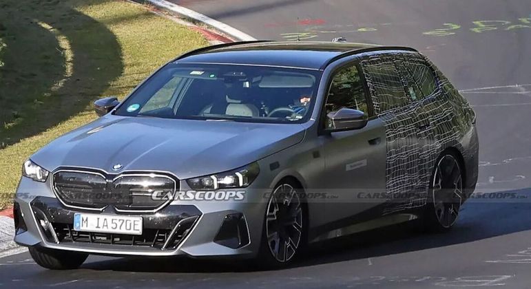 BMW Série 5 Touring 2024: dianteira do sedã e detalhes oriundos dos modelos elétricos