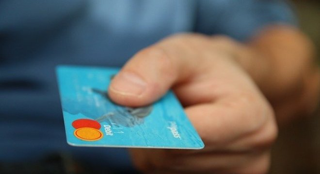 Os cartões corporativos funcionam igual a um cartão de crédito comum