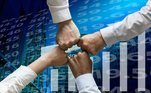 

Fundos de investimento: é quando um grupo se reúne para
optar por uma cota de um mesmo produto financeiro. Nesta modalidade, os ganhos
são obtidos a partir da valorização do aporte realizado. Na plataforma da XP,
existem opções a partir de R$ 100

