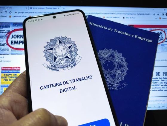 SP - MERCADO/DE/TRABALHO/EMPREGO/DESEMPREGO - GERAL - Segundo dados apresentados pela Fundação Getúlio Vargas (FGV), nesta quinta-feira (05), o Indicador Antecedente de Emprego (IAEmp) subiu 1,6 ponto em Dezembro, para 74,7 pontos. Mesmo com a alta, o índice terminou o ano com saldo negativo de 7,1 pontos