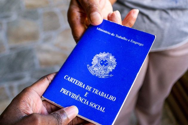 Vista de carteira de trabalho em Petrópolis (RJ), nesta quinta-feira (18), quando o Instituto Brasileiro de Geografia e Estatística (IBGE) revelou pesquisa com aumento no número de desempregados