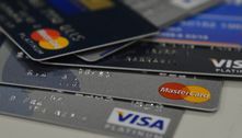 Juros do cartão de crédito rotativo atingem 447,7%, maior nível em seis anos