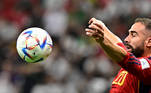 Carvajal mostra categoria ao dominar a bola na partida entre Espanha e Alemanha