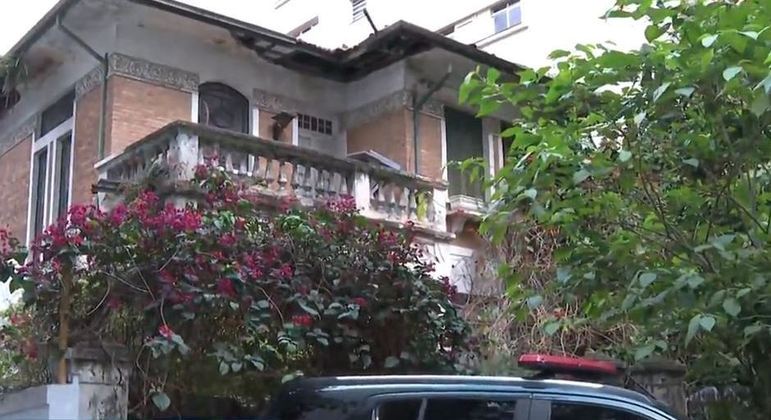 Polícia preserva a mansão que ficou conhecida como a casa abandonada de Higienópolis