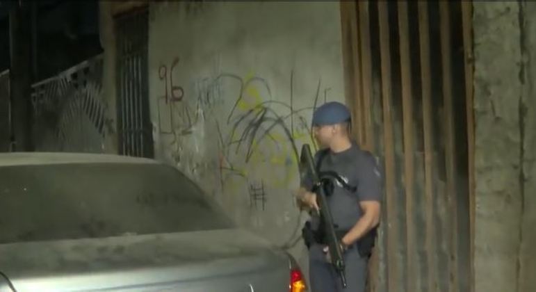 Polícia chega a casa-bomba onde funcionava um ponto de refino e distribuição de drogas
