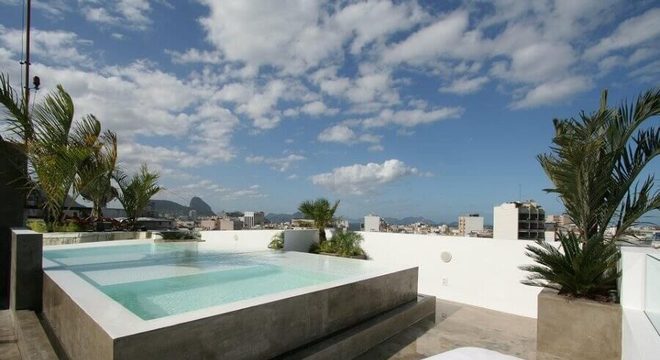 casa com piscina de concreto concreto