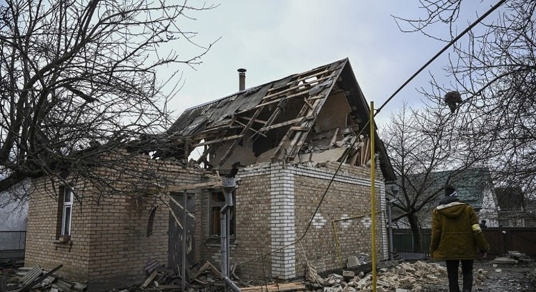 Casa destruída após bombardeio russo aos arredores de Kiev
