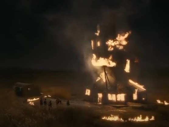 Casa dos Weasley pegando fogo