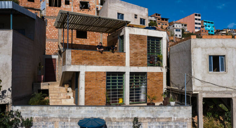A Casa no Pomar do Cafezal, em favela de Belo Horizonte, vence o Building of the Year 2023, concurso internacional de arquitetura promovido pelo Archdaily