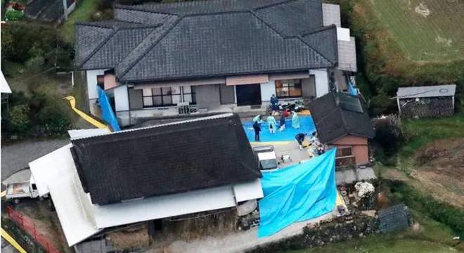 Casa onde a polícia encontrou cinco pessoas de uma mesma família mortas