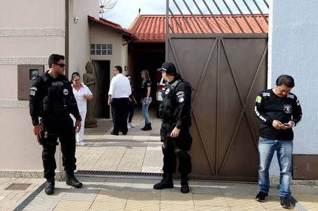 Polícia encontrou mala de dinheiro na casa do médium