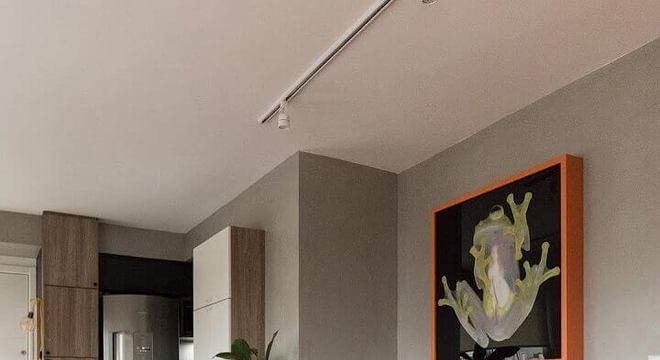 casa moderna decorada com tons de cinza para parede 