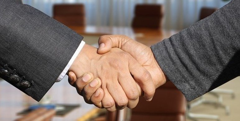 7 - Exija o Contrato de Compra e Venda, devidamente assinado pelas partes e por duas testemunhas. Após a assinatura pelas partes e testemunhas, registre o contrato no Cartório de Registro de Imóveis, para a efetiva garantia do negócio