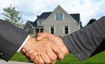 casa própria, aluguel, financiamento, aperto de mãos