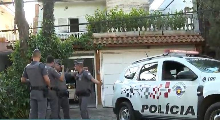 Policiais buscam homens que conseguiram fugir após invadir casa na zona sul de SP