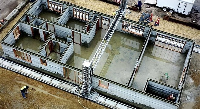 Empresa americana SQ4D tem usado robôs para construir casas