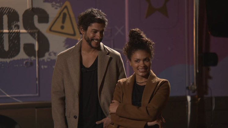 No Casais em Apuros, eles começaram a primeira dinâmica bem e conquistaram o trailer. Entretanto, no dia seguinte, o par acabou ficando em segundo lugar na disputa e perderam duas provas
