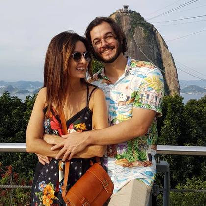 Fátima Bernardes e Túlio Gadêlha - 25 anosFátima Bernardes, de 59 anos, e Túlio Gadêlha, de 34, comemoraram quatro anos de namoro em novembro de 2021. Na ocasião, o casal trocou declarações apaixonadas, como faz desde o início da relação.