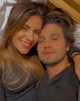 Luan Santana e Jade Magalhães ficaram juntos por 12 anos. Ao longo desse período de namoro até o noivado, foram muitas idas e vindas. Em outubro de 2020, o sertanejo pôs um ponto-final no relacionamento e anunciou a separação. Em julho do ano passado, Luan anunciou o noivado com Izabela Cunha