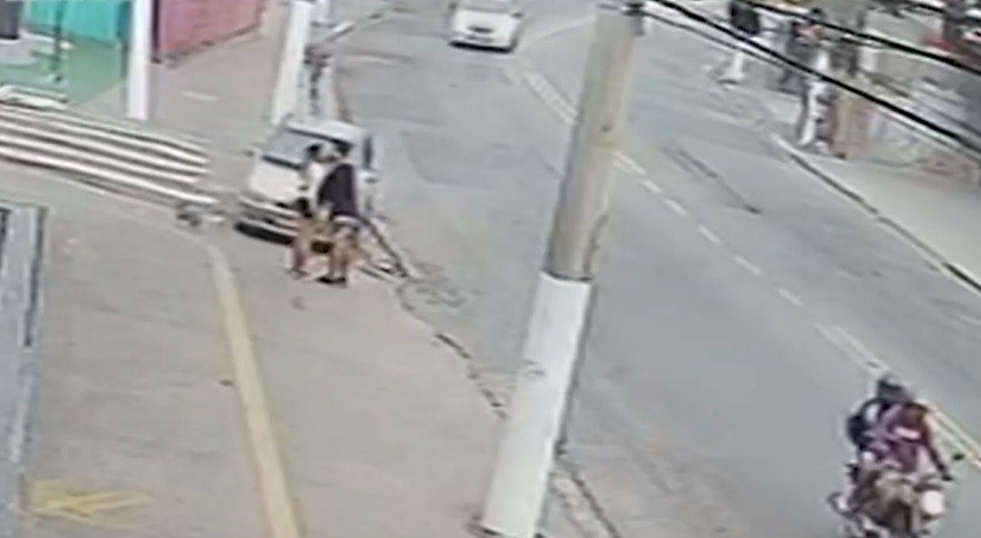 VÍDEO: motorista filma troca de tiros no Centro do Rio que