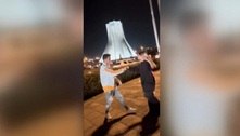 Dois jovens iranianos são presos por dançar em público