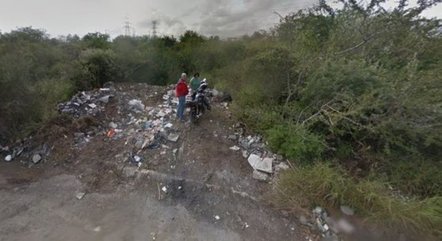 Casal foi flagrado em pose comprometedora