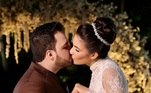 Ao final do casamento, Nathan e Izabella trocaram beijos em frente as câmeras