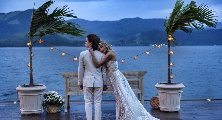 Sasha Meneghel e João Figueiredo se casaram em Angra dos Reis