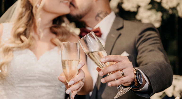 Campanha presenteou três casais com casamento gratuito