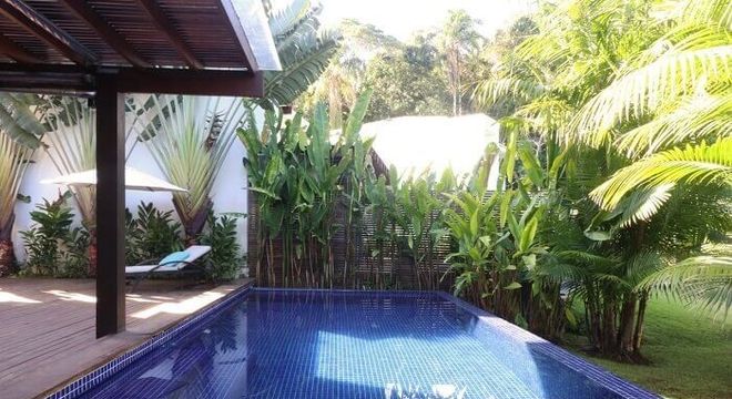 Casas com piscinas com borda infinita