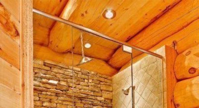 casas de madeira - banheiro pequeno de casa de madeira 