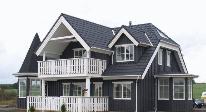 casas de madeira com madeira pintada de preto
