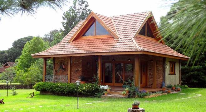 casas de madeira e tijolinhos