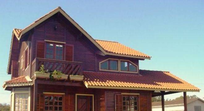casas de madeira sobrado bem estruturada