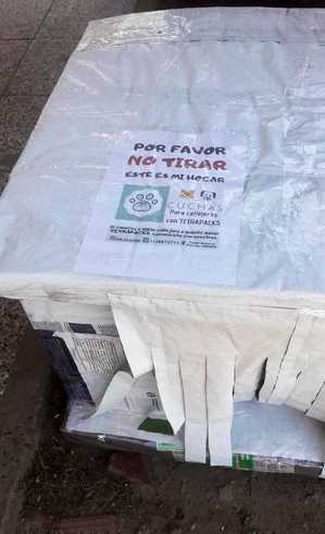 Bilhete pede para não retirar a casinha de cachorro da rua onde foi colocada