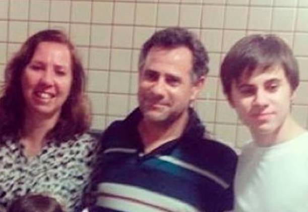 Rafael Miguel, de 22 anos, e seus pais João Alcisio Miguel, de 52, e Miriam Selma Miguel, de 50, respectivamente, foram alvejados com 13 tiros por Paulo Cupertino por ele não aceitar o relacionamento do ator com sua filha, Isabela Tibcherani
