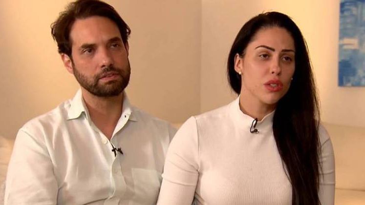 O vereador Jairo Souza Santos Júnior e sua namorada, Monique Medeiros, foram presos preventivamente em 2021 sob acusação de terem matado Henry Borel, de 4 anos, filho da mulher. A prisão de Monique foi revogada, e hoje ela responde em liberdade. A defesa de Jairinho já solicitou várias vezes a revogação da custódia, mas todos os pedidos foram negados. Ainda não há data marcada para o júri popular