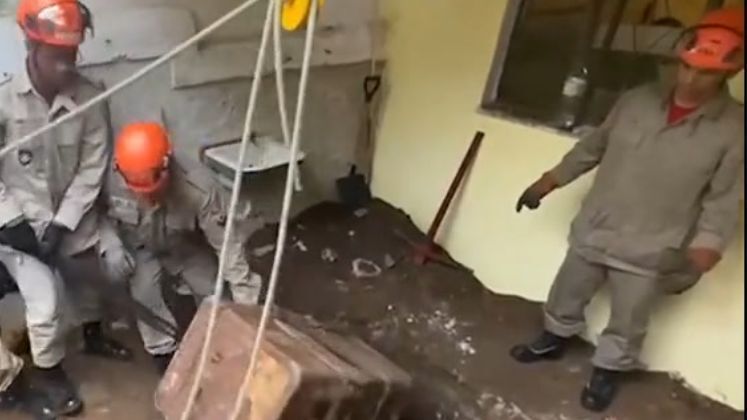 O rapaz ainda contou que foi contratado por Bruno para cavar um buraco na casa onde o corpo de Jeff foi enterrado. Ele teria sido informado de que uma cisterna seria construída no local